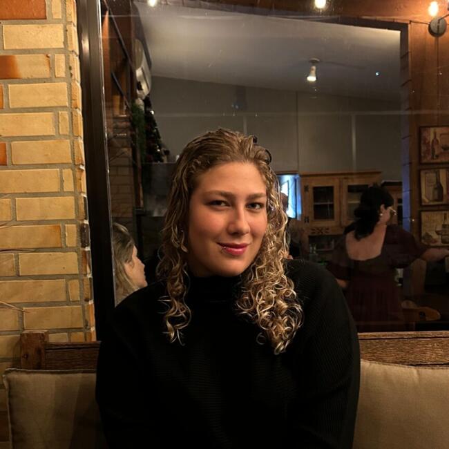 Babá em Macaé: Vitoria Muller