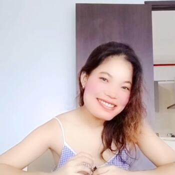 बम्बई में आया: Victoria seema sangma