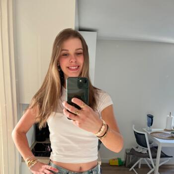 Babysitter in Paris: Manon