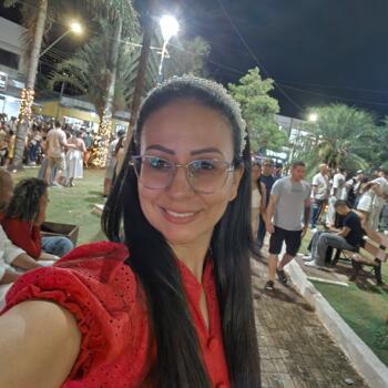 Babá em Almirante Tamandaré: May