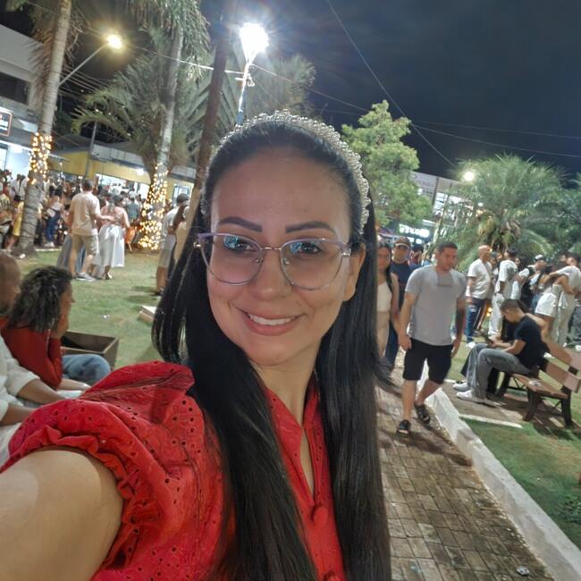 Babá em Almirante Tamandaré: May