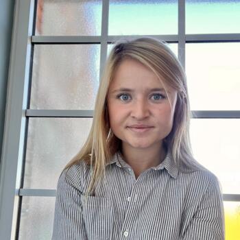 Babysitter in Fontaine-Mâcon: Claire