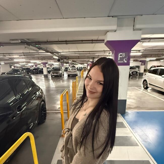 Babysitter in Villers-le-Bouillet: Romane