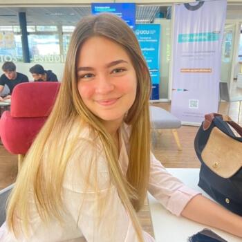 Babysitter in Madrid: Luciana