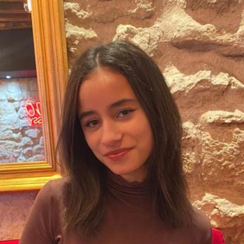 Babysitter in Poissy: Leana