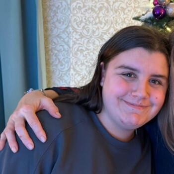 Babysitter Peer: Hailey