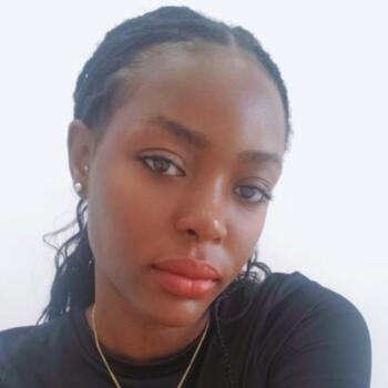 جليسة أطفال في دبي: Karungi