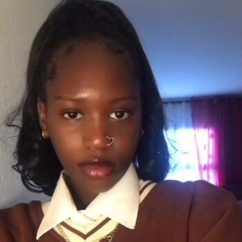 Babysitter in Noisy-le-Grand: Awa