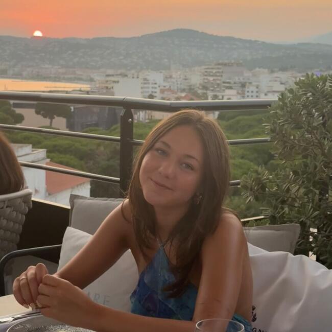 Babysitter in Dijon: Jeanne