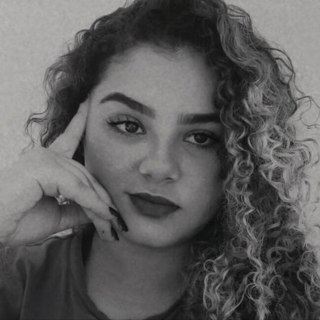 Babysitter in Uberlândia: Isabelle Assalin