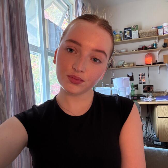 Baby-sitter in North Vancouver: Cara