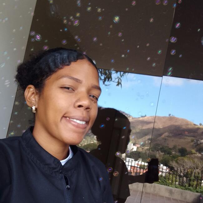 Babysitter in Caracas: Valentina