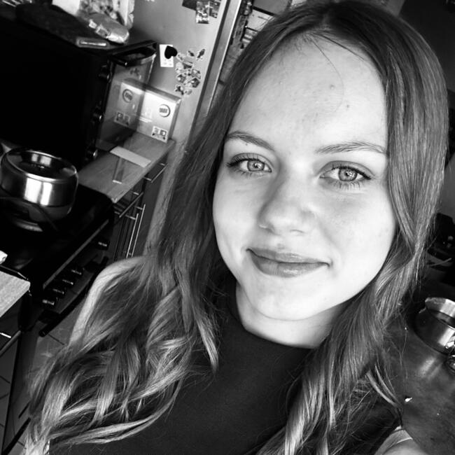 Babysitter in Caudry: Angela