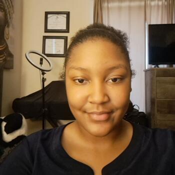 Babysitter in Rosharon: Addison