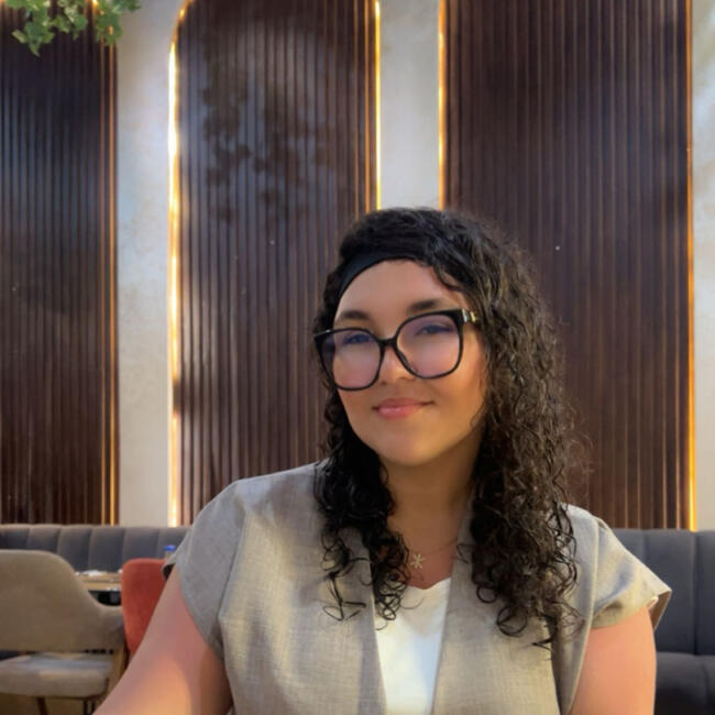 Babysitter in Saint-Ouen: Yasmine