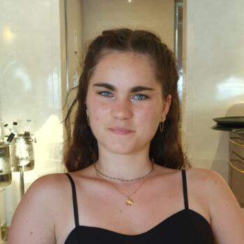 Babysitter in Saint-Genis-Laval: Camille