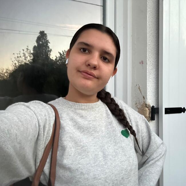 Babysitter in Jonzac: Manon