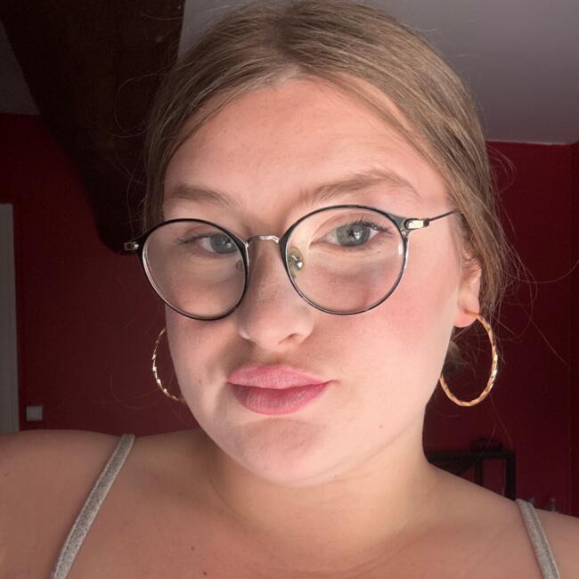 Babysitter in Chef-Boutonne: Amandine
