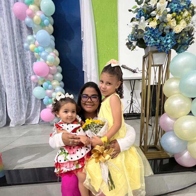 Emprego de babá em Belo Horizonte: Hilary
