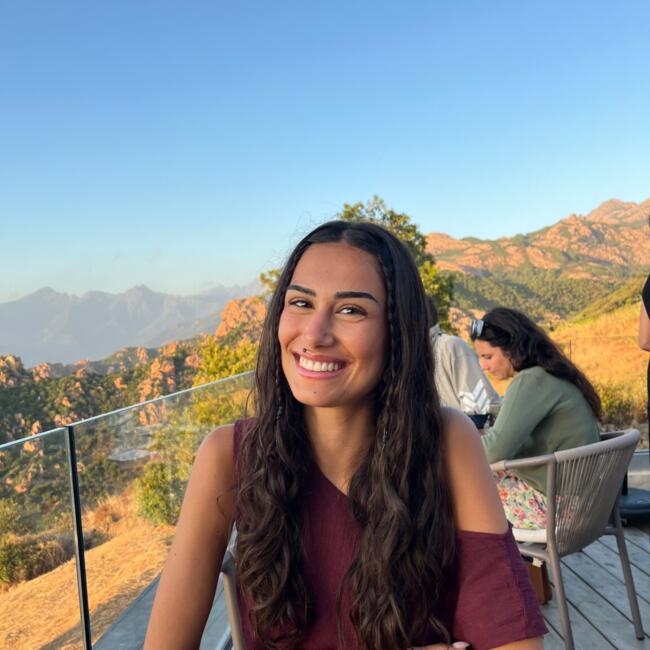 Babysitter in La Penne-sur-Huveaune: Ines