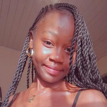 Babysitter Nairobi: Serena