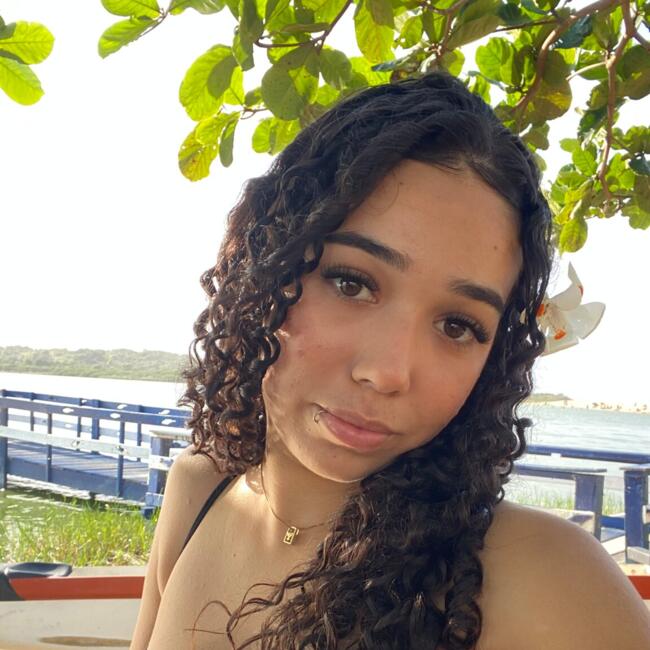 Babysitter in Macaé: Mariane