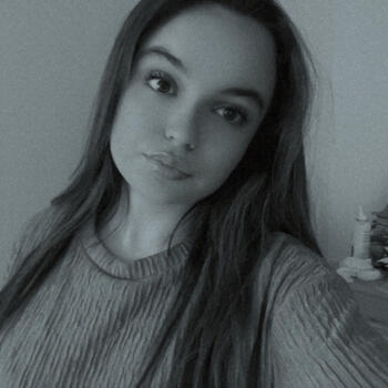 Babysitter in Saint-Vital: Hélyne