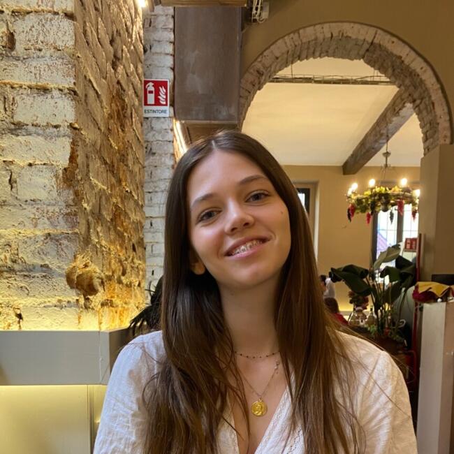 Babysitter in Valencia: Júlia Ginés