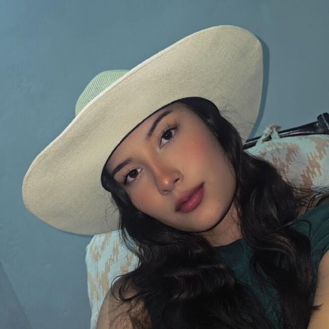 Babysitter in Heredia: Julia