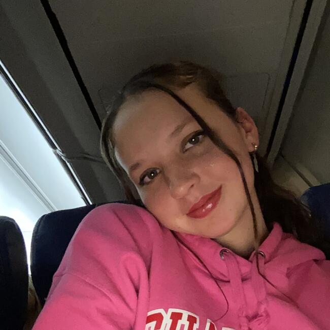 Babysitter in Glendale: Hailey