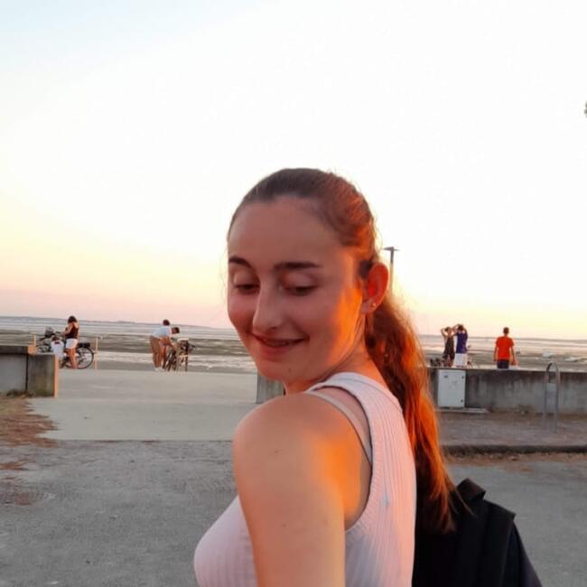 Babysitter in Quimper: Ellie