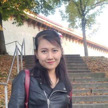 Babysitter in Bucharest: Maya