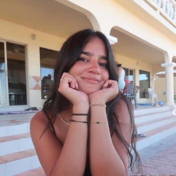 Babysitter in Knoxville: Mira