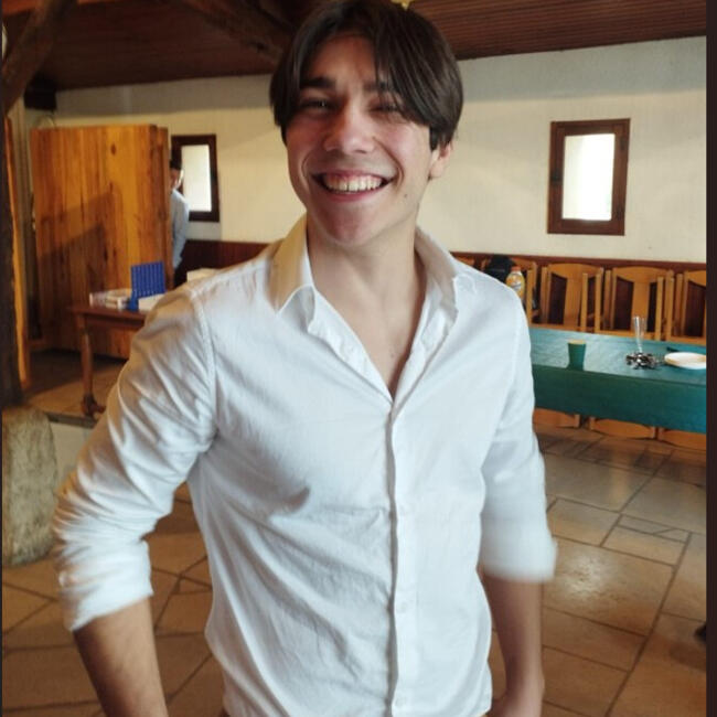 Babysitter in Saint-Aubin-de-Médoc: Valentin