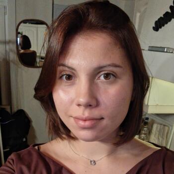 Babysitter in Saint-Aubert: Candice