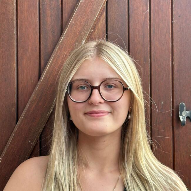 Babysitter in Fondettes: Lucie