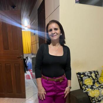 Babysitter in Macaé: Jô