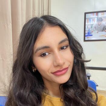 جليسة أطفال في فاس: Hajar