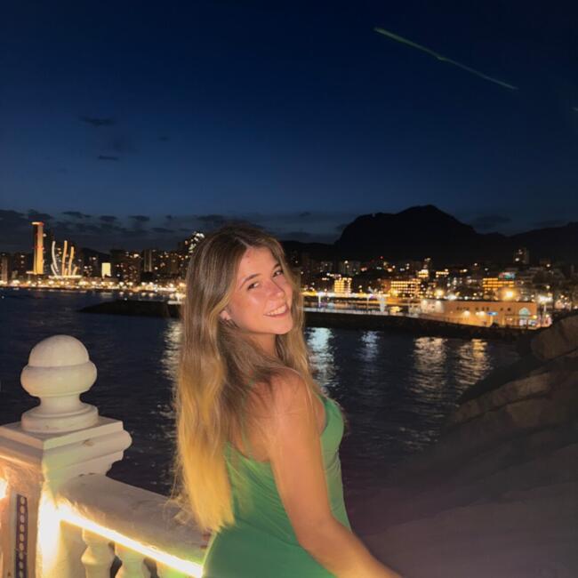 Babysitter in Elche: Abril
