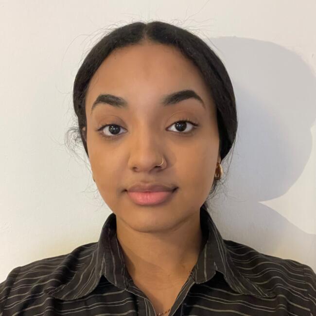 Babysitter in London: Bina