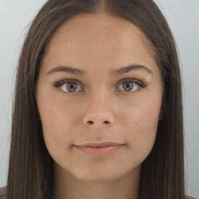 Babysitter in Saint-Lubin-des-Joncherets: Léa