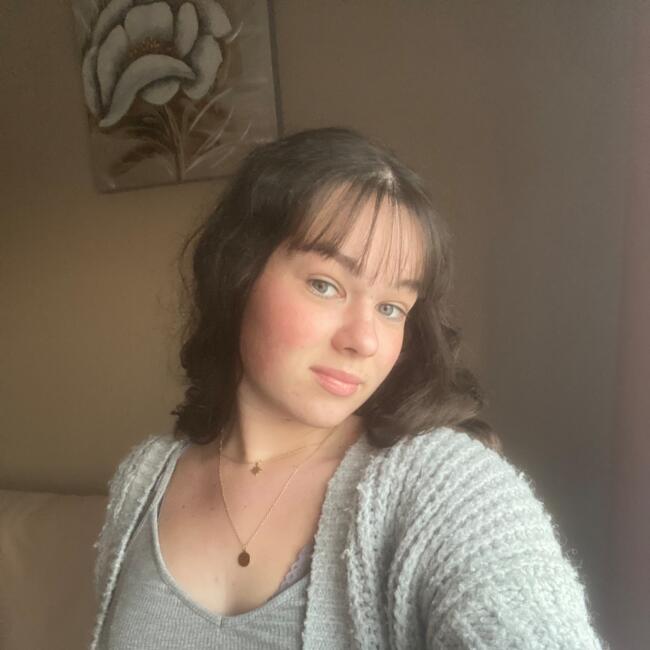 Babysitter in Ham-en-Artois: Emma