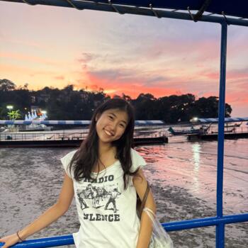 位于Singapore Island的临时保姆: Clare