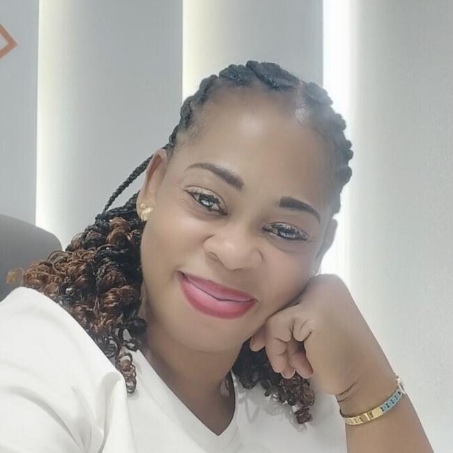 جليسة أطفال في دبي: Mojisola Adeyemi