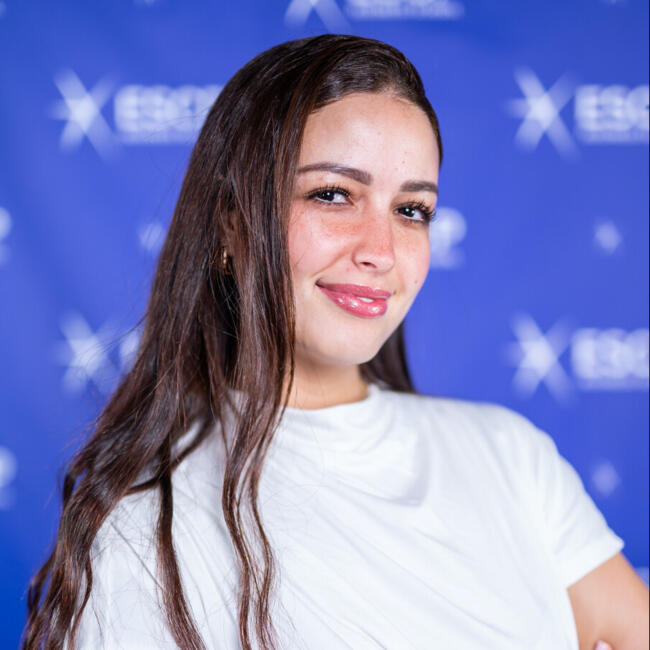 Babysitter in Puteaux: Nouhaila