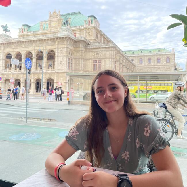 Babysitter in Staten Island: Victoria