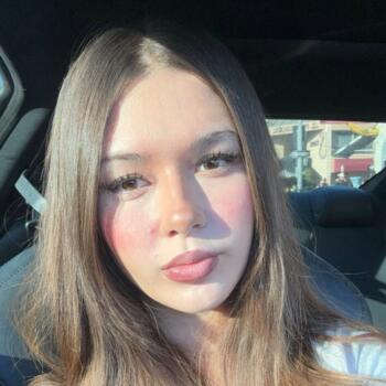 Babysitter in Long Beach: Kendra