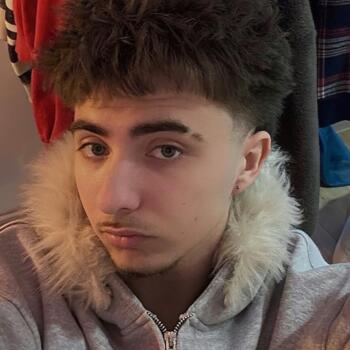 Babysitter in Poitiers: Tom