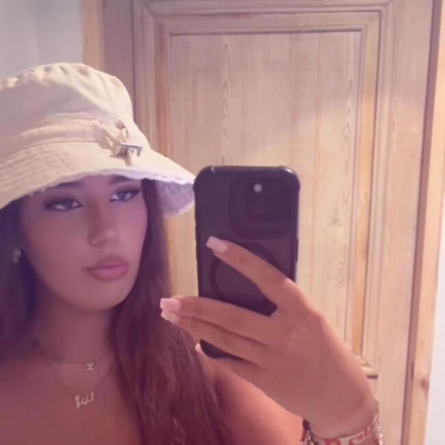 Babysitter in Doornik: Elina