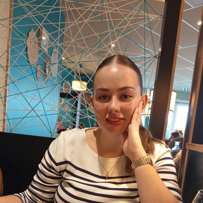 Babysitter in Salles-sur-Mer: Jade